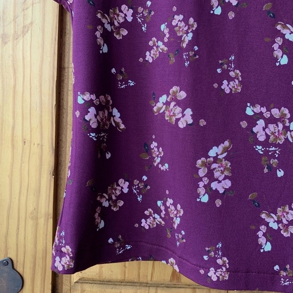 RW&CO Floral Purple Top With Short Sleeves - Picture 4 of 7
